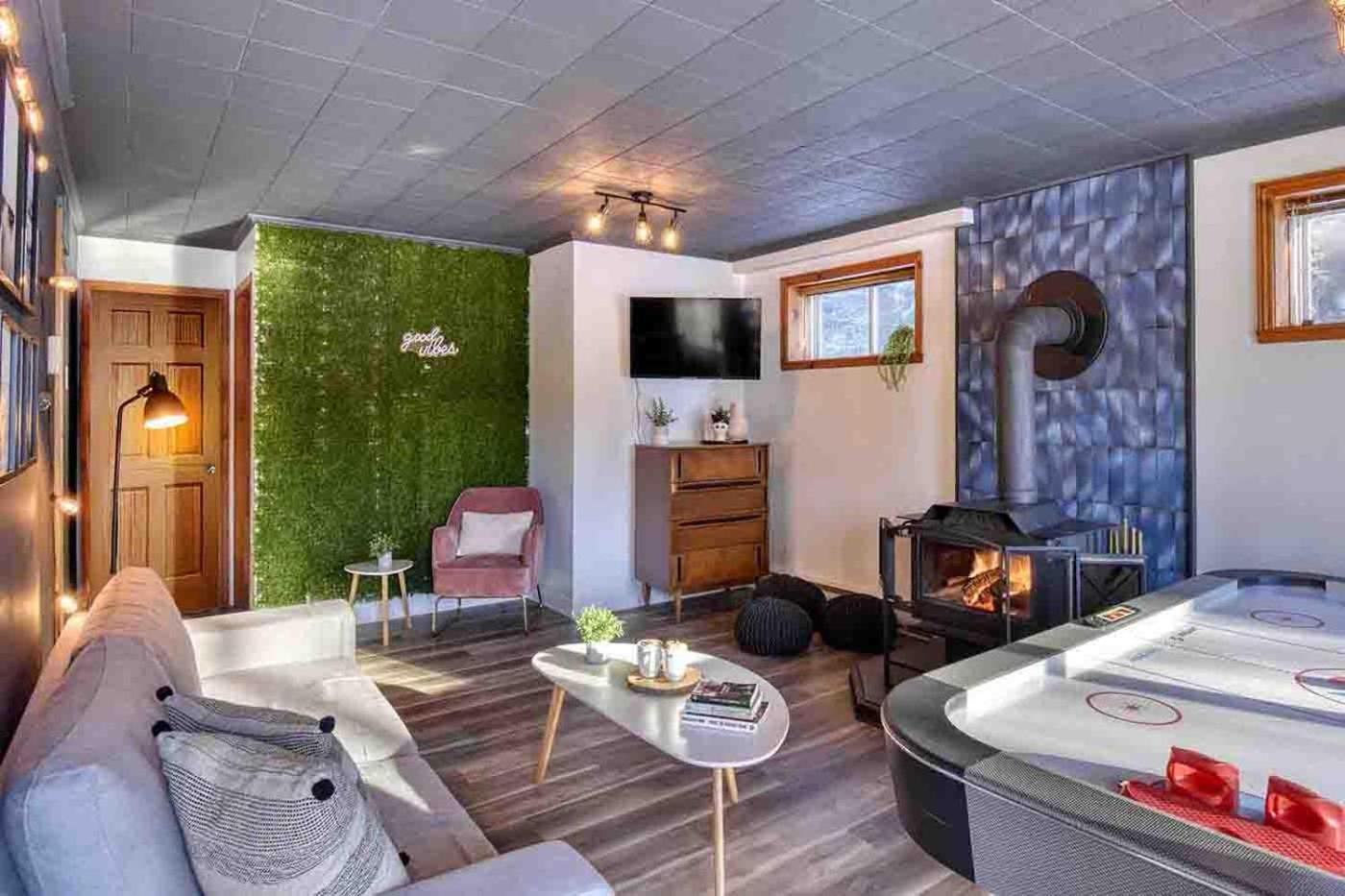 Spacious In Forest With Holiday home La Macaza