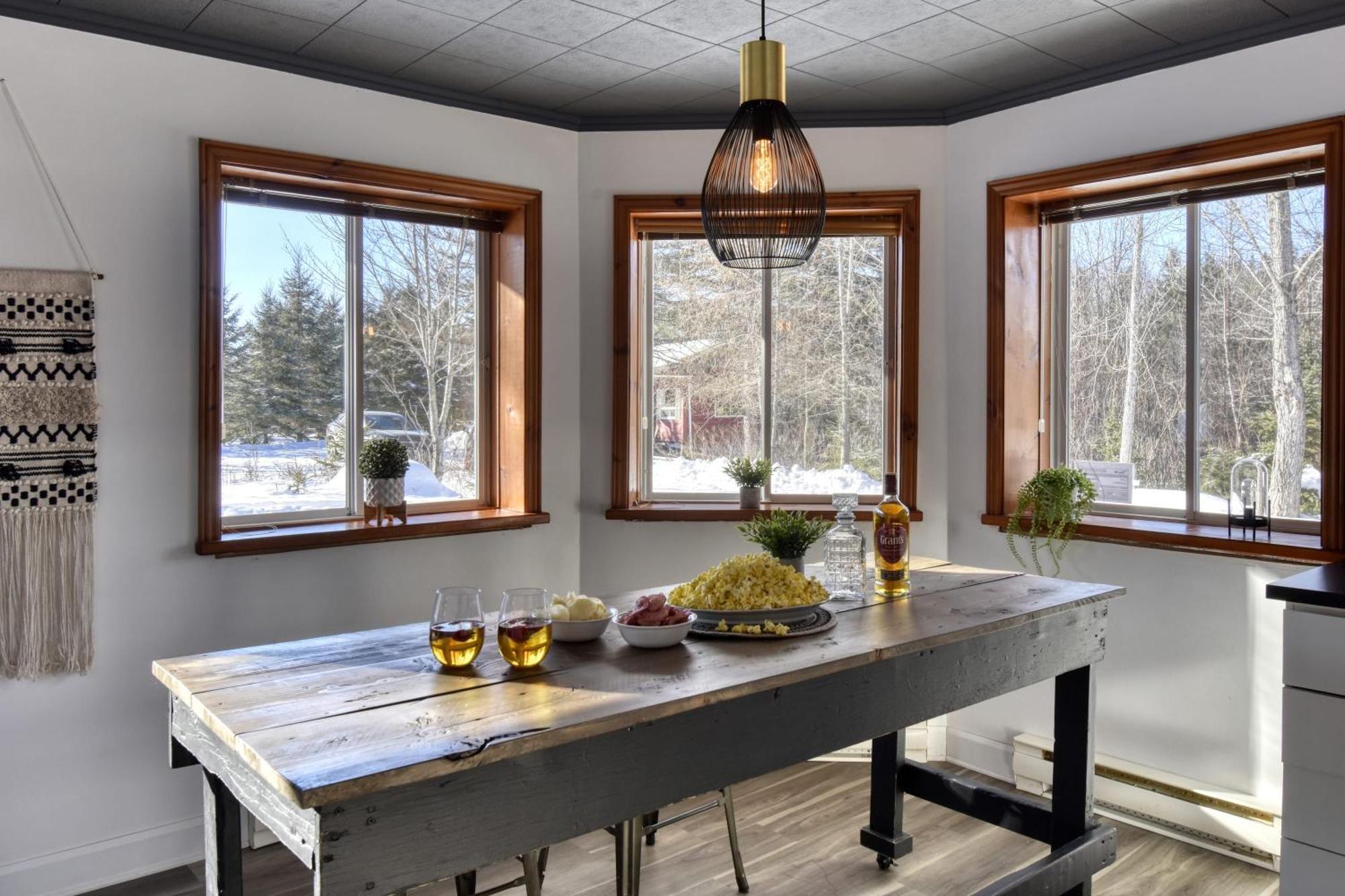 Spacious In Forest With Holiday home La Macaza