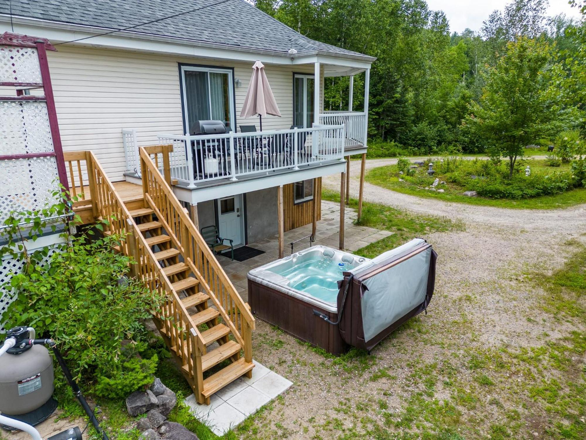 Spacious In Forest With La Macaza